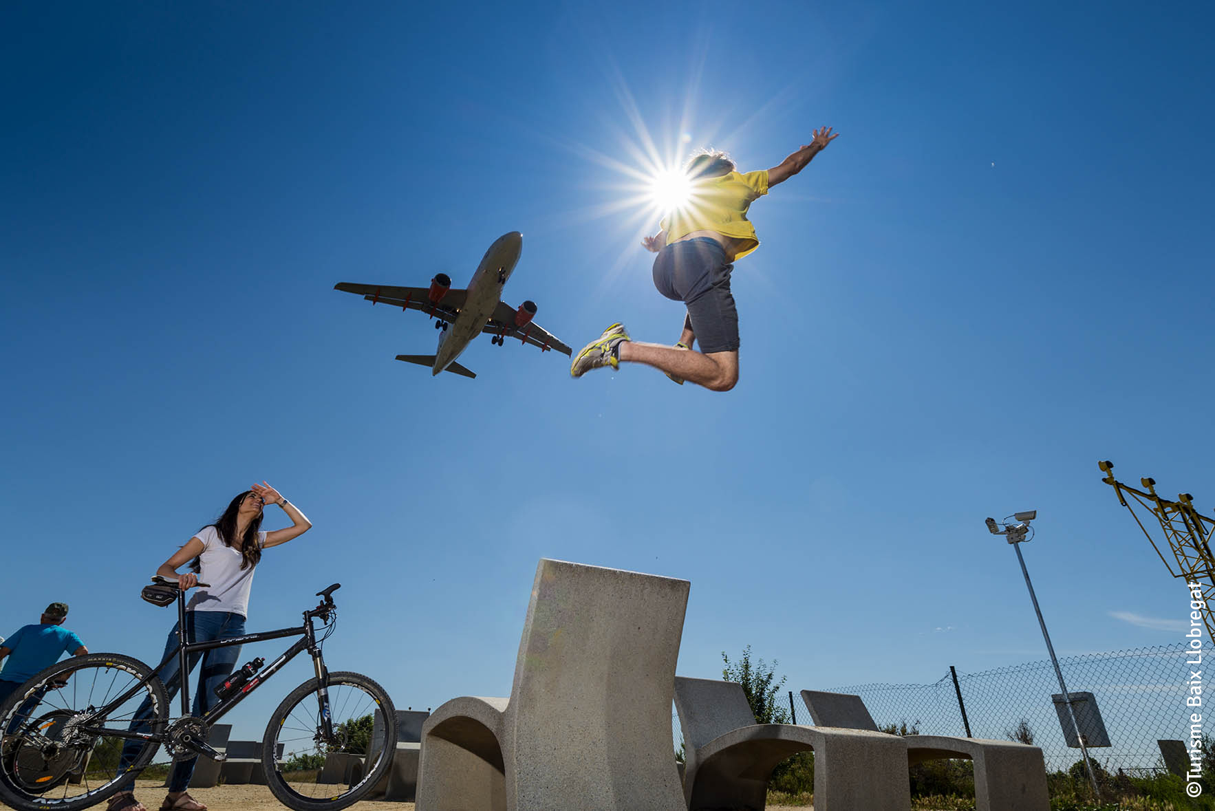 Con el aeropuerto internacional Josep Tarradellas Barcelona-El Prat en nuestro territorio